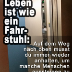 Auf dem Weg nach oben musst du immer wieder anhalten, um manche Menschen aussteigen zu lassen.