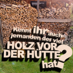 Holz vor der Hütte