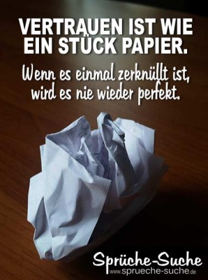 Spruchbild über Vertrauen mit zerknüllten Papier