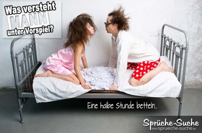 Mann und Frau lustig auf dem Bett