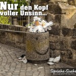 überfüllter Mülleimer mit Gesicht
