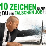 Genervter Mann zerschlägt seinen Laptopbildschirm mit der Faust - Stress im Büro