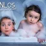Weise Sprüche - Sinnlos ein Leben ohne Unsinn: 2 Kinder in schaumbefüllter Badewanne