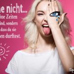 Schöne Zeiten - Sprüche zum Nachdenken | Frau mit lachenden und weinenden Auge