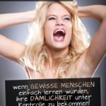 Wutausbruch - Dumme Menschen Spruch mit schreiender blonder Frau