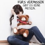 Trauriges Mädchen mit Teddybär