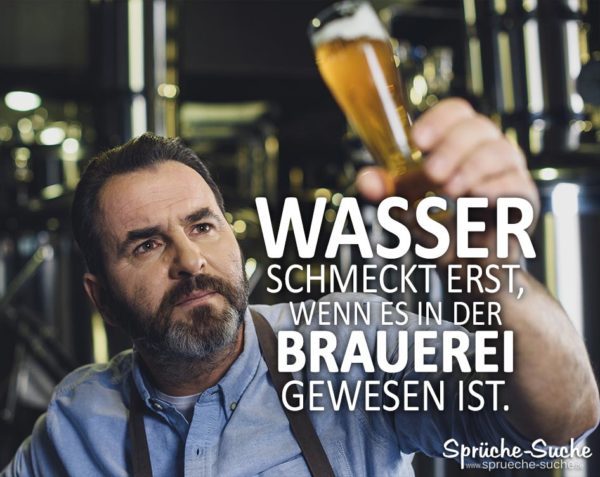 Mann mit Bier in der Hand - Bier Spruch - Wasser in Brauerei