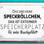 Lustiger Spruch als Schild Speckröllchen - Speicherplatz für Bauchgefühl