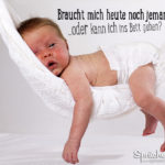 Baby in Hängematte lustiger Spruch müde sein