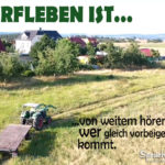 Landwirt auf dem Traktor - Spruch Dorfleben